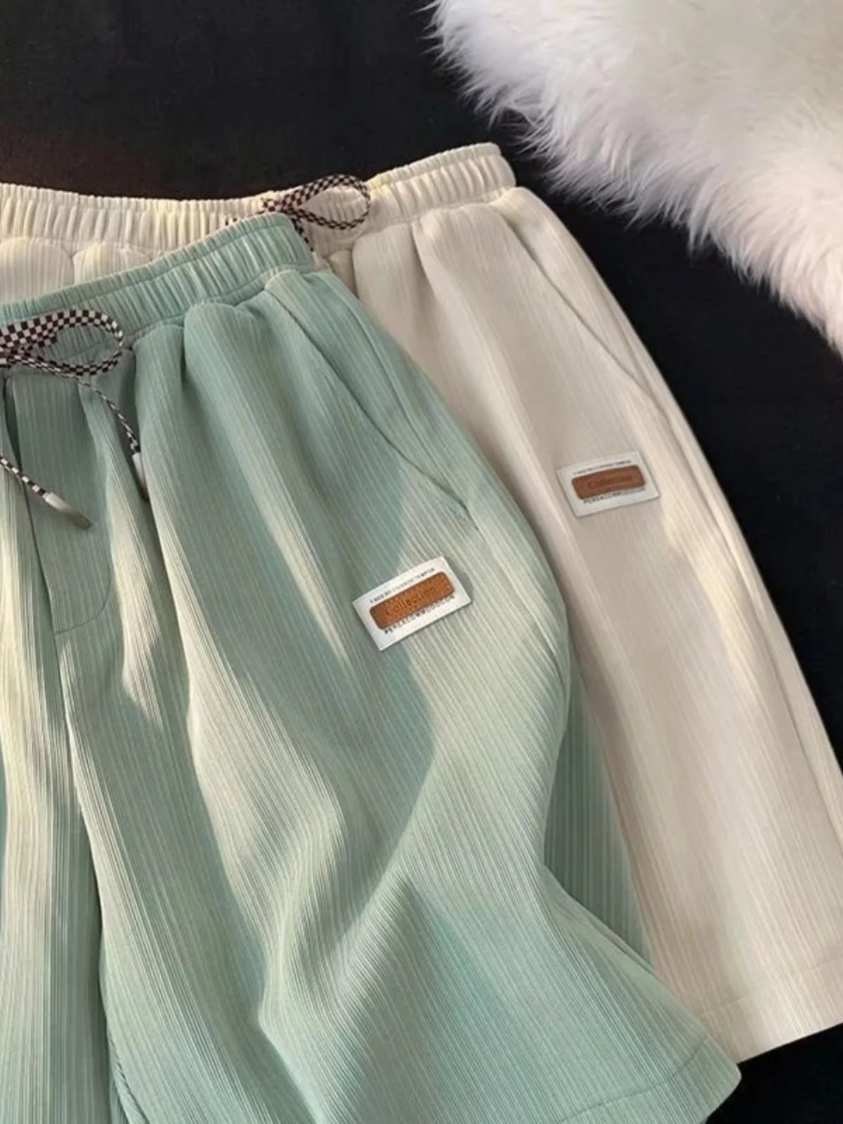 Ice Silk Pink Sports orts Men's Loose Fit Five-Quarter Pants Trendy Summer Casual Wear Comfortable Breathable Printed Design
Ice Silk Pink Sports orts Men's Loose Fit Five-Quarter Pants Trendy Summer Casual Wear Comfortable Breathable Printed Design