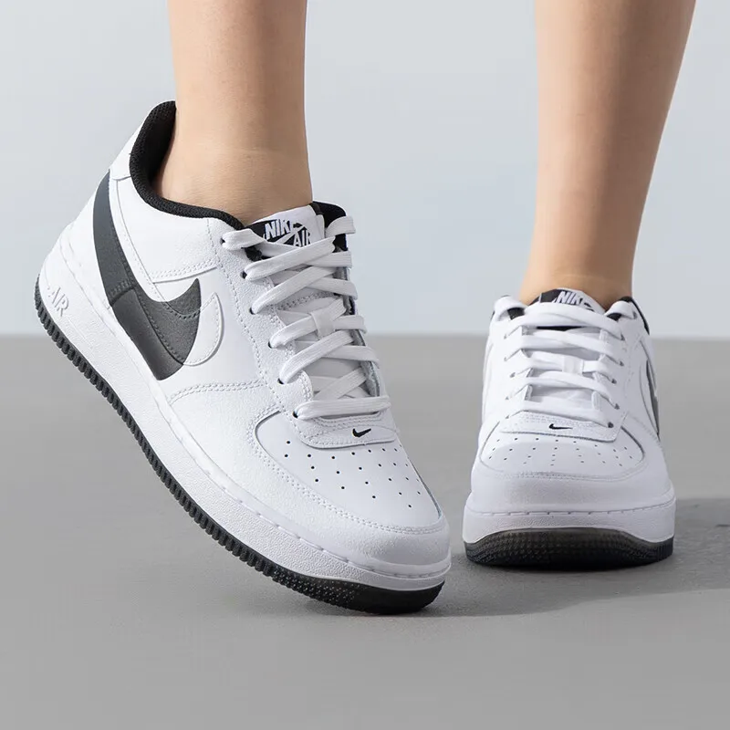 Nike women's shoes 2025 new fashion sports shoes comfortable wear trend casual shoes low top board shoes FQ4118-100
Nike women's shoes 2025 new fashion sports shoes comfortable wear trend casual shoes low top board shoes FQ4118-100