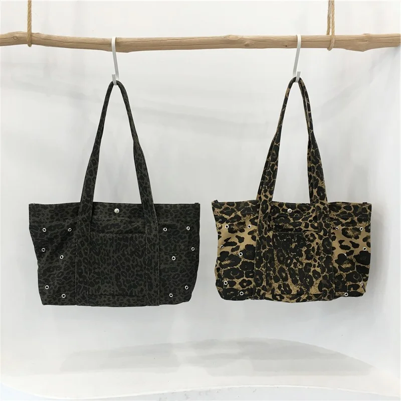 Осень 202, винтажная холщовая сумка с леопардовым принтом, универсальная повседневная сумка-тоут большой вместимости, крутая сумка для покупок с заклепками для девочек
Осень 202, винтажная холщовая сумка с леопардовым принтом, универсальная повседневная сумка-тоут большой вместимости, крутая сумка для покупок с заклепками для девочек