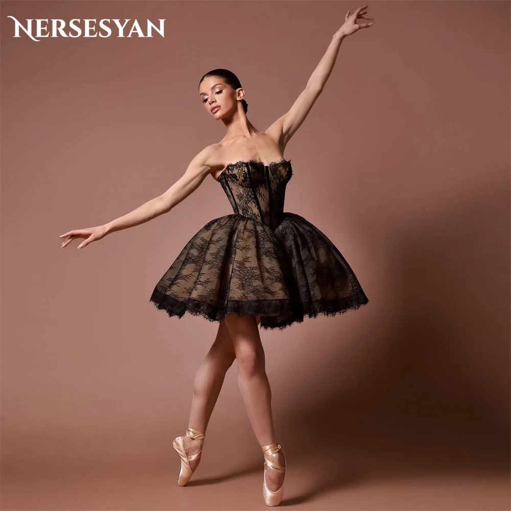 Nersesyan Elegant Lace Short Prom Dresses Off Shoulder Appliques Sleeveless Ball Gowns A Line Backless Party Dress Customized
Nersesyan Elegant Lace Short Prom Dresses Off Shoulder Appliques Sleeveless Ball Gowns A Line Backless Party Dress Customized