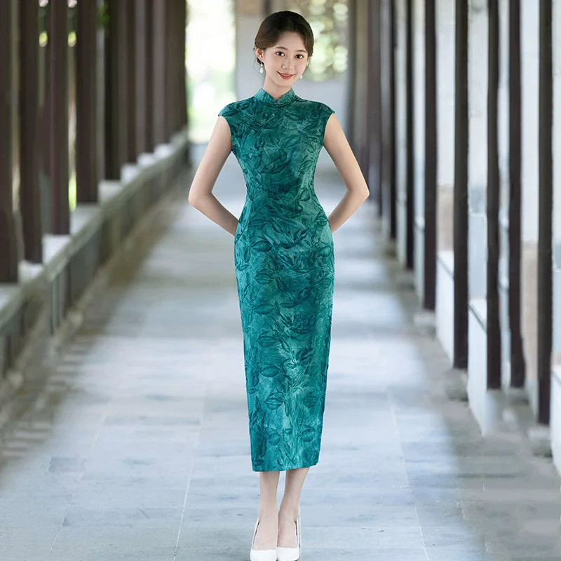 Peacock Green Sleeveless Chinese Style New Chinese Long Cheongsam Improvement for Young 2025 New Women Retro Slimming Qipao
Peacock Green Sleeveless Chinese Style New Chinese Long Cheongsam Improvement for Young 2025 New Women Retro Slimming Qipao