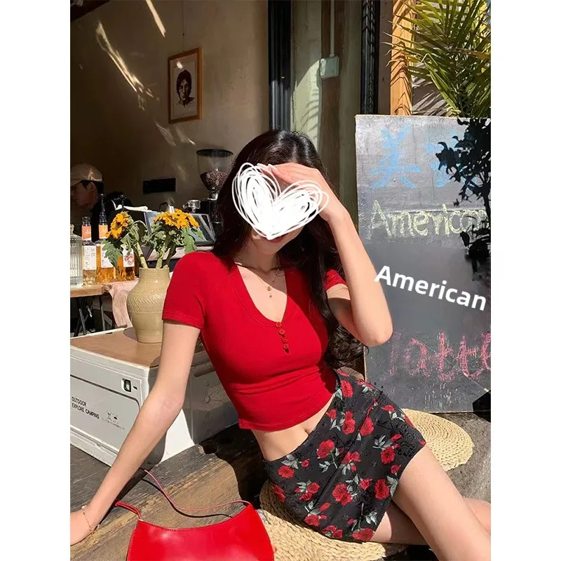MosesQueen Red Floral Print Slim Fit Short Sleeve T-Shirt And Skirt Set Casual Style Summer Collection Polyester Spandex
MosesQueen Red Floral Print Slim Fit Short Sleeve T-Shirt And Skirt Set Casual Style Summer Collection Polyester Spandex