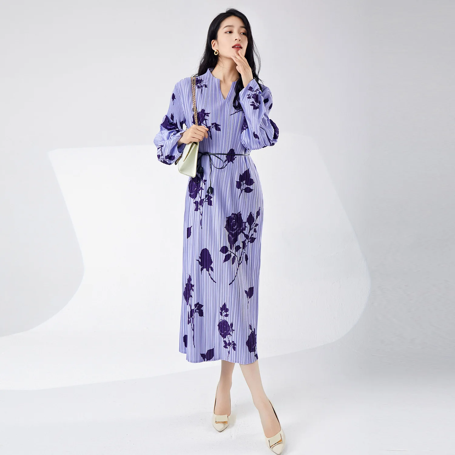 Miyake Pleated Floral Dress 2025 Spring and Summer New Senior Sense V-neck Long-sleeved Loose Lacing Thin Versatile Long Skirt
Miyake Pleated Floral Dress 2025 Spring and Summer New Senior Sense V-neck Long-sleeved Loose Lacing Thin Versatile Long Skirt