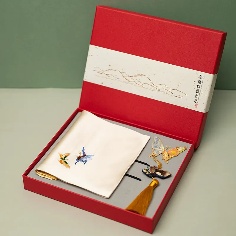 Suzhou Embroidery Handkerchief Gift Set, Exquisite Hand Floral Embroidery Craft, Elegant Souvenir
Suzhou Embroidery Handkerchief Gift Set, Exquisite Hand Floral Embroidery Craft, Elegant Souvenir