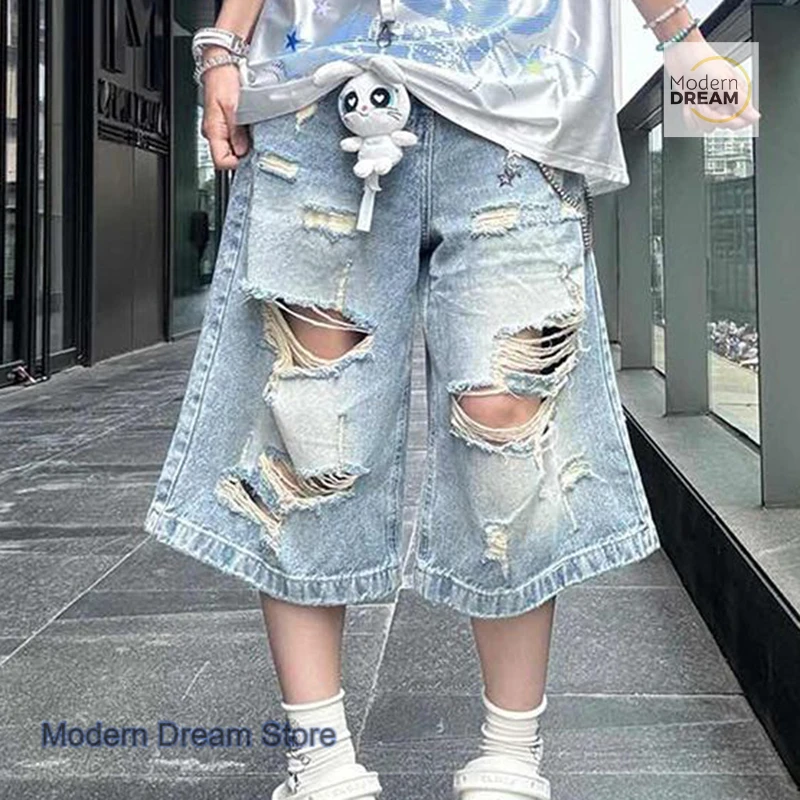 American retro washed jeans with old holes. Women's summer new fashion pants, high waist and slim straight wide-leg shorts.
American retro washed jeans with old holes. Women's summer new fashion pants, high waist and slim straight wide-leg shorts.
