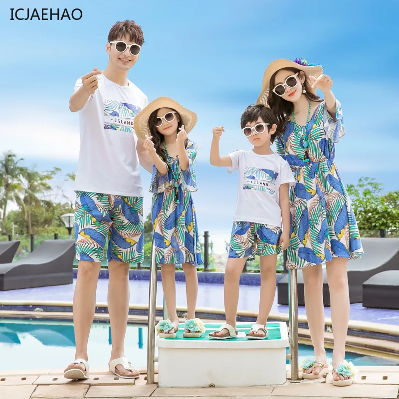 2025 Mom Dad Daughter Son Family Matching Beach Clothes Vacation Outfits Set Summer Seaside Tropical Holiday Wear
2025 Mom Dad Daughter Son Family Matching Beach Clothes Vacation Outfits Set Summer Seaside Tropical Holiday Wear