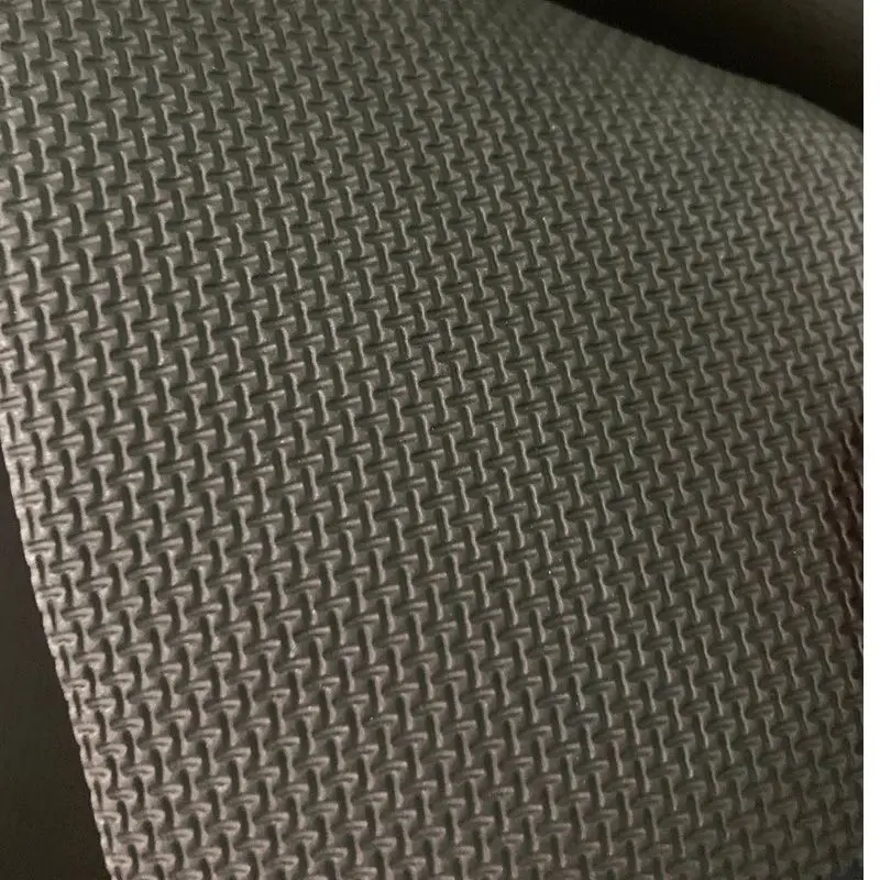 Имитация кожи акулы, тисненая на резиновой неопреновой ткани.
Имитация кожи акулы, тисненая на резиновой неопреновой ткани.