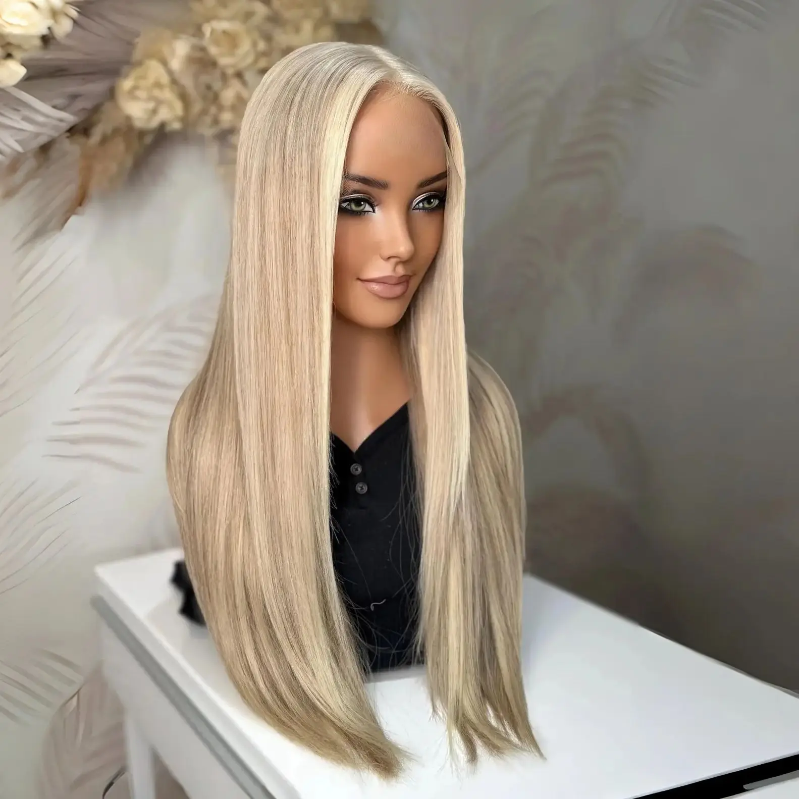 Выделите светло-русые парики женские длинные слои натуральные прямые синтетические парики 13*4HD прозрачные кружевные парики повседневное использование для косплея 
Выделите светло-русые парики женские длинные слои натуральные прямые синтетические парики 13*4HD прозрачные кружевные парики повседневное использование для косплея