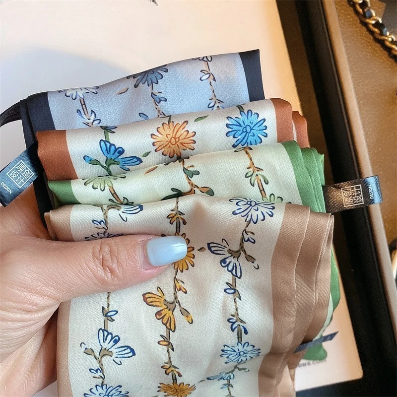 Retro Floral Niche Silk Scarf Pair with Shirts, Scarves, Hair Ties, and Bags Fashionable Headbands for Women
Retro Floral Niche Silk Scarf Pair with Shirts, Scarves, Hair Ties, and Bags Fashionable Headbands for Women