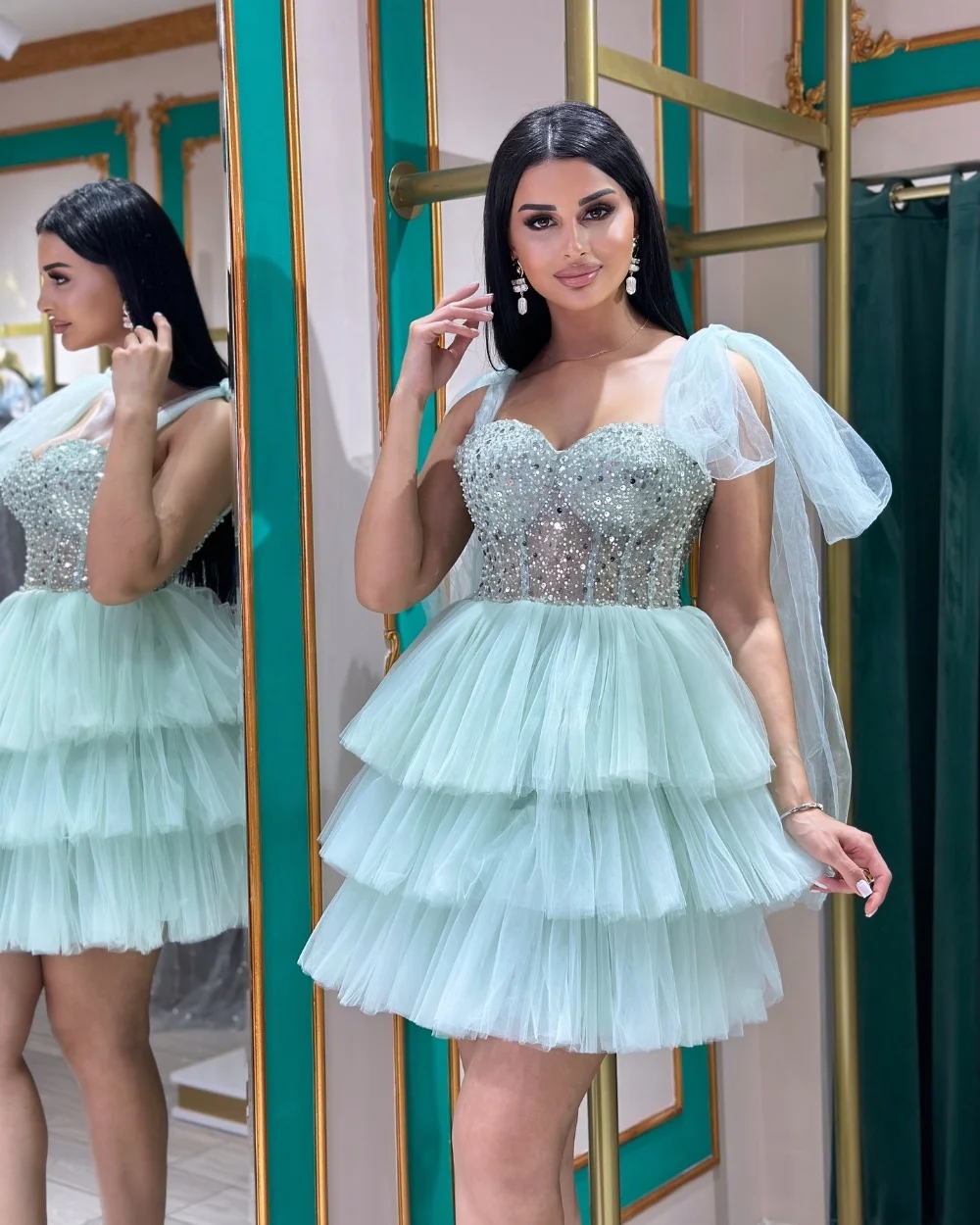 Customized Chinese Style Exquisite Tulle Rhinestone Tiered Beading Ball Gown Sheer Straps Mini Dresses Bespoke Occasion Dresses
Customized Chinese Style Exquisite Tulle Rhinestone Tiered Beading Ball Gown Sheer Straps Mini Dresses Bespoke Occasion Dresses