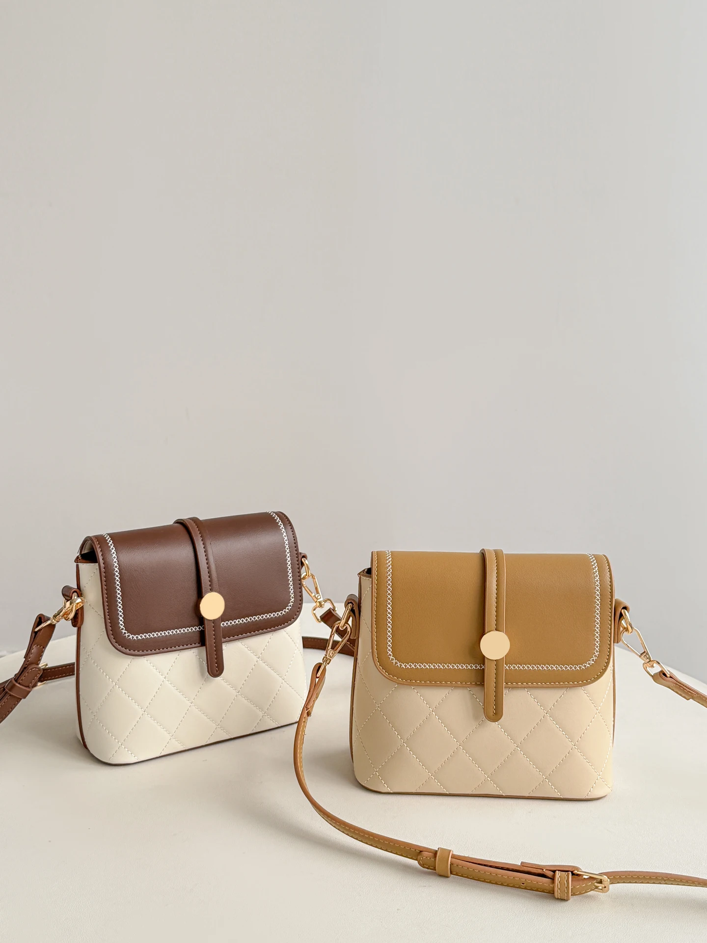 Stylish Color Block Women's Crossbody Bag Versatile Single Shoulder Satchel Fashionable Small Square Bag Urban Minimalist Style
Stylish Color Block Women's Crossbody Bag Versatile Single Shoulder Satchel Fashionable Small Square Bag Urban Minimalist Style