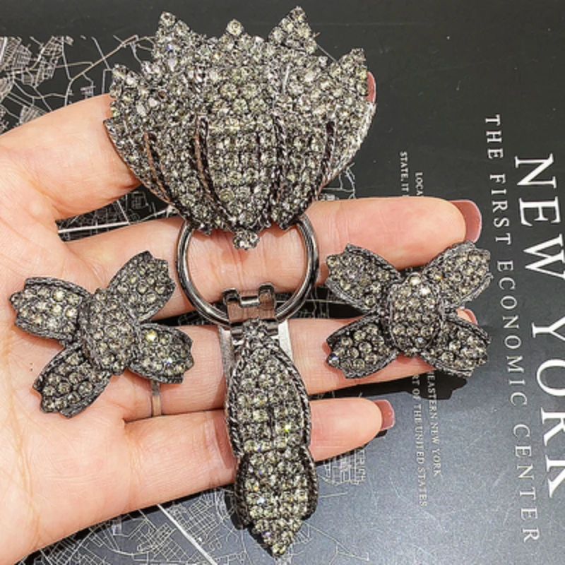 1pcs high-end fur rhinestone duckbill buckle metal buttons for sewing fur coat collar accessory
1pcs high-end fur rhinestone duckbill buckle metal buttons for sewing fur coat collar accessory