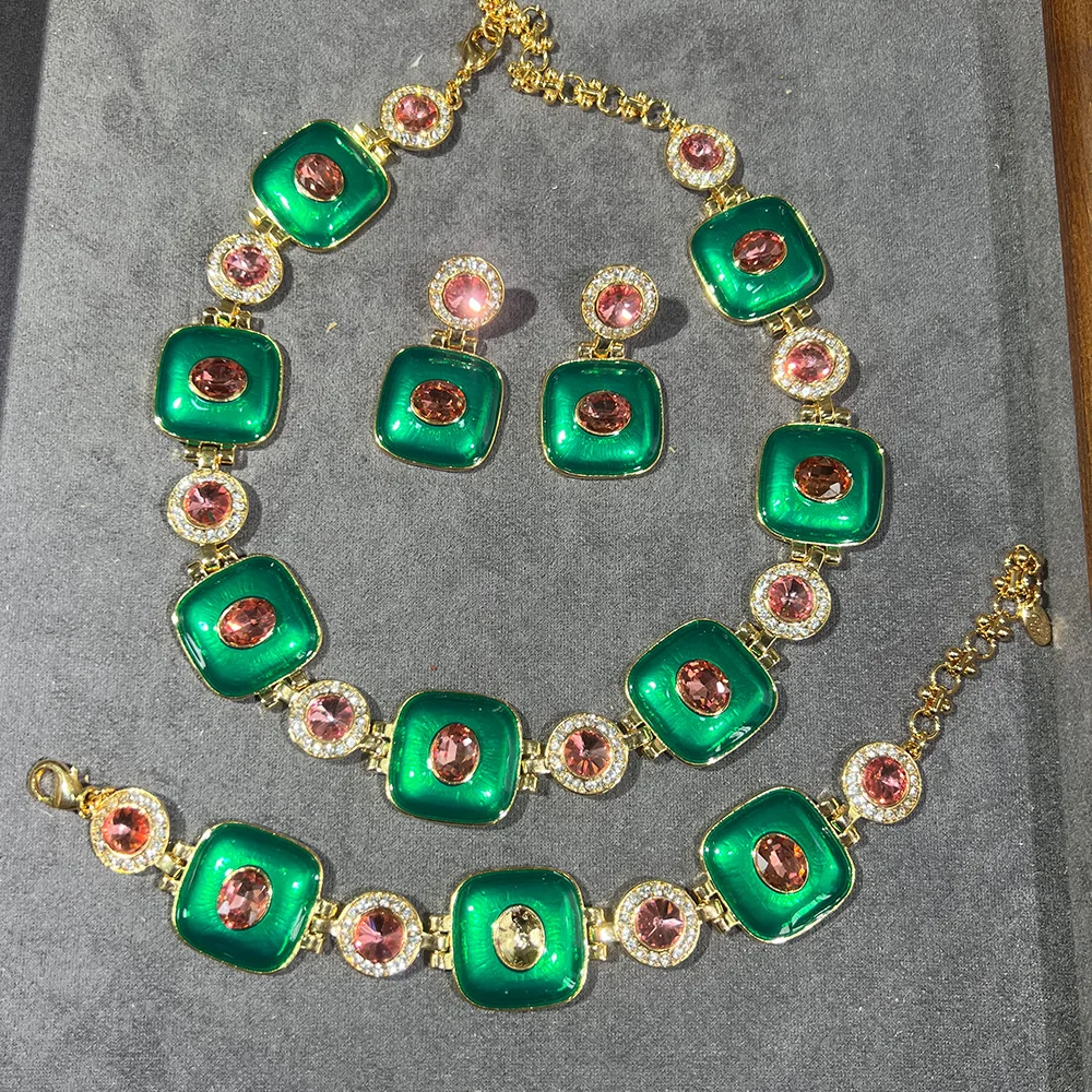 Medieval vintage dripping oil with diamonds square court style niche design sense versatile exquisite fashion personalized neckl
Medieval vintage dripping oil with diamonds square court style niche design sense versatile exquisite fashion personalized neckl