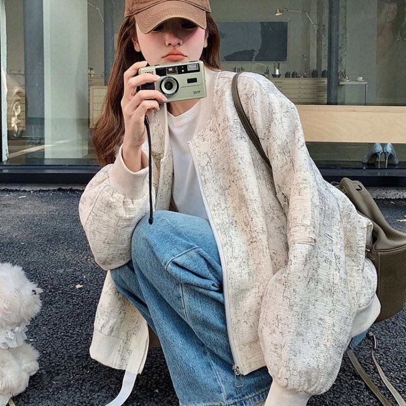  2025 модная бейсбольная куртка для женщин, свободная куртка с принтом в американском стиле ретро, шикарная верхняя одежда с короткими рукавами
2025 модная бейсбольная куртка для женщин, свободная куртка с принтом в американском стиле ретро, шикарная верхняя одежда с короткими рукавами 