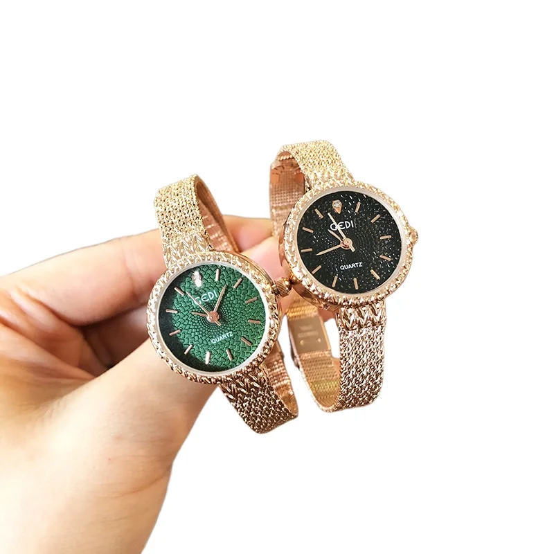 Light luxury small dial ins watch temperament female student retro, British style watch female
Light luxury small dial ins watch temperament female student retro, British style watch female