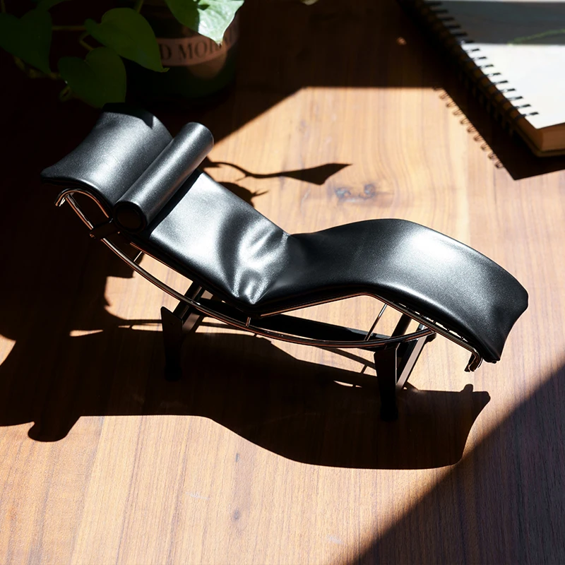 1928 Mini Furniture Museum Hand-made Art Collection Design Ornaments Le Corbusier LC4 Lounge Chair Model
1928 Mini Furniture Museum Hand-made Art Collection Design Ornaments Le Corbusier LC4 Lounge Chair Model