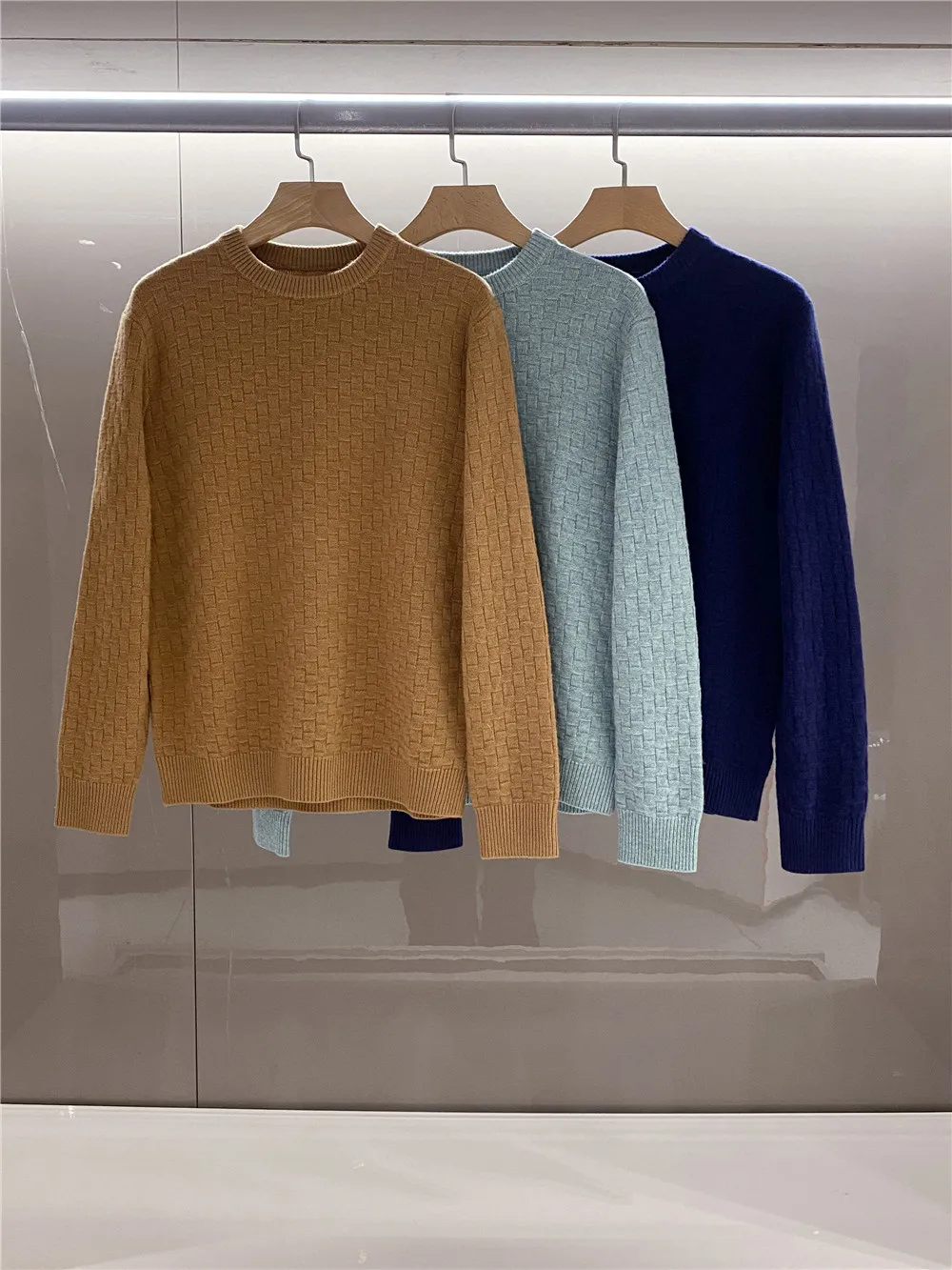 Italian Sle Thiened Woolen Knitted Sweater Men's round Ne Sweater with Chboard Pattern Embroidery Warm And Cozy
Italian Sle Thiened Woolen Knitted Sweater Men's round Ne Sweater with Chboard Pattern Embroidery Warm And Cozy