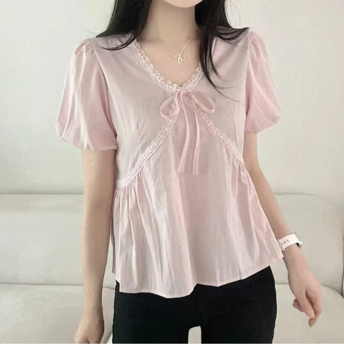 Chic Korean Style Loose V-Neck Lace Splicing Chiffon Top Gentle Style Fashionable Women's Short Sleeve Bubble Sleeve Blouse
Chic Korean Style Loose V-Neck Lace Splicing Chiffon Top Gentle Style Fashionable Women's Short Sleeve Bubble Sleeve Blouse