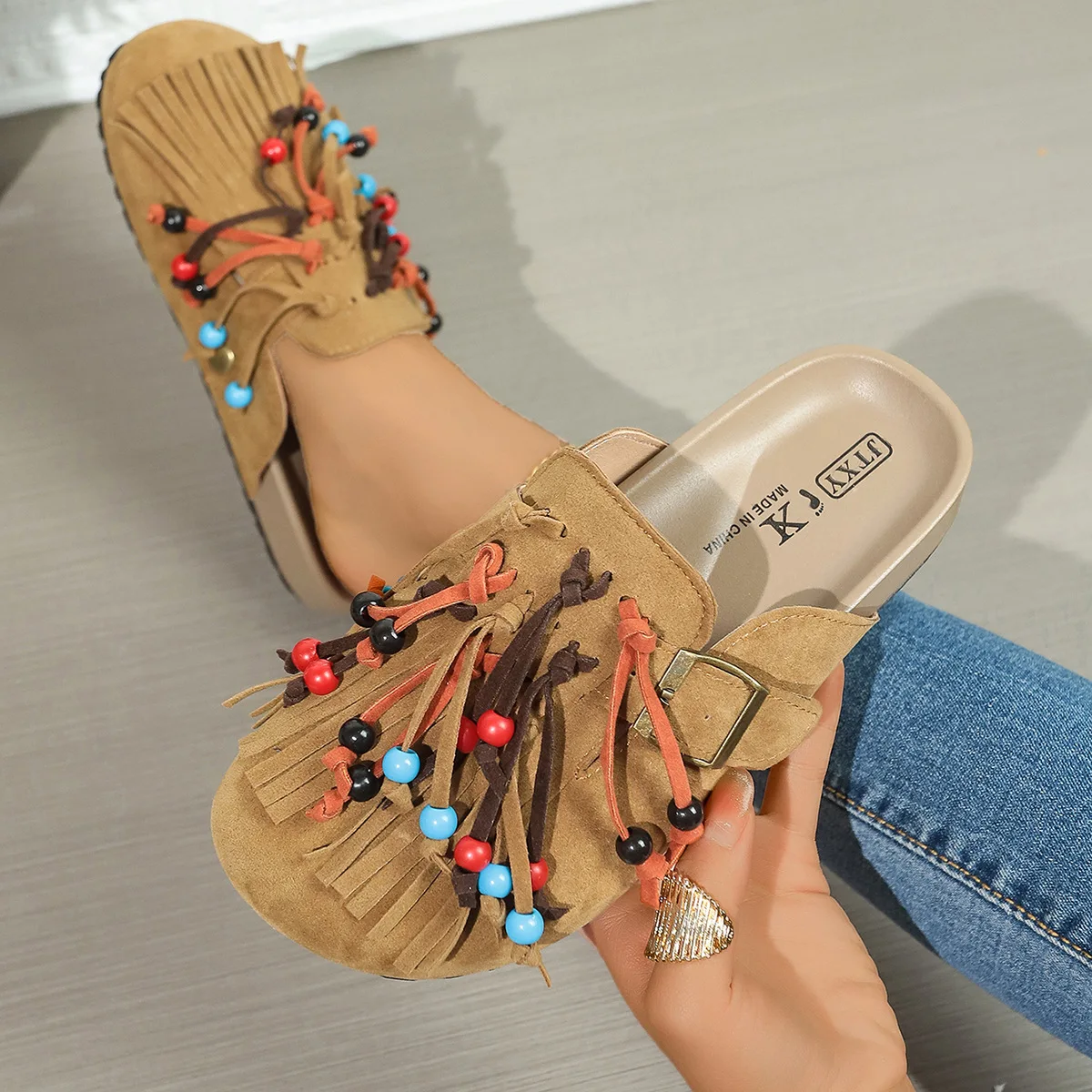 Женские замшевые тапочки с кисточками и бусинами в стиле ретро, украшенные роскошные уличные туфли на плоской подошве, пляжные сандалии для отдыха, сабо
Женские замшевые тапочки с кисточками и бусинами в стиле ретро, украшенные роскошные уличные туфли на плоской подошве, пляжные сандалии для отдыха, сабо