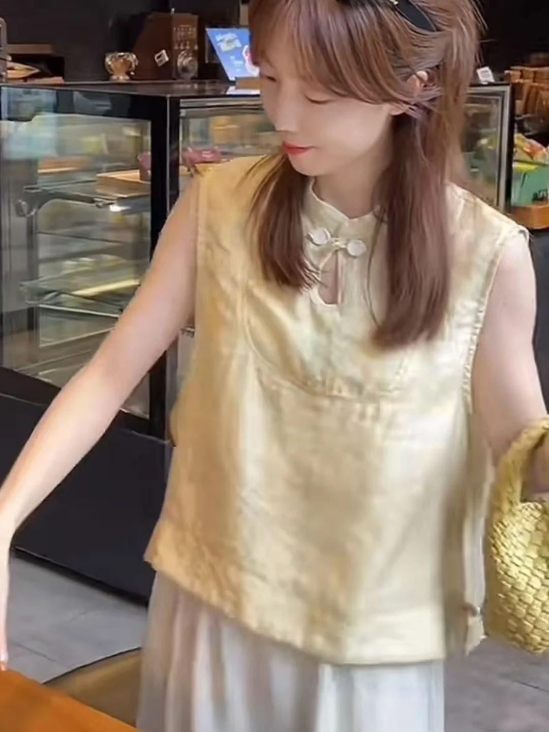 New Chinese Style Women's Shirt Fashionable Slimming Vest Button up Top Summer 2025 Chao Dora Loose Fit Stand Collar Sleeveless
New Chinese Style Women's Shirt Fashionable Slimming Vest Button up Top Summer 2025 Chao Dora Loose Fit Stand Collar Sleeveless