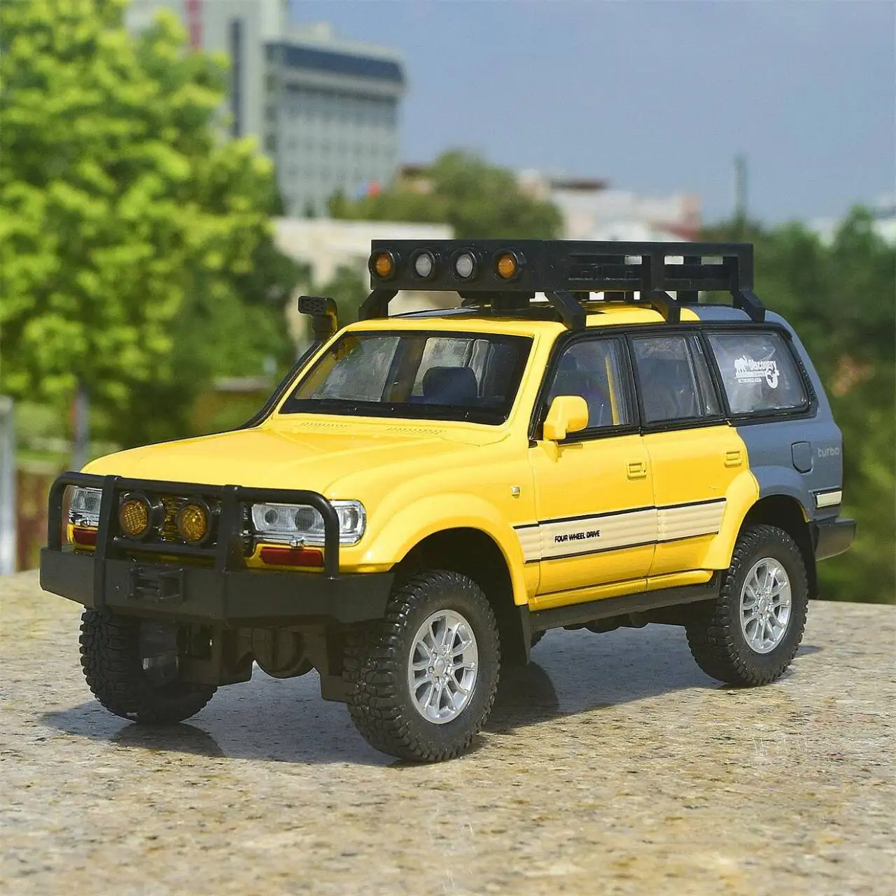 Toyota Land Cruiser 80 Off-Road SUV Sounds & Light Pull Back Car Simulation Diecast & Toy Vehicle 1:24 Alloy Collection Model
Toyota Land Cruiser 80 Off-Road SUV Sounds & Light Pull Back Car Simulation Diecast & Toy Vehicle 1:24 Alloy Collection Model
