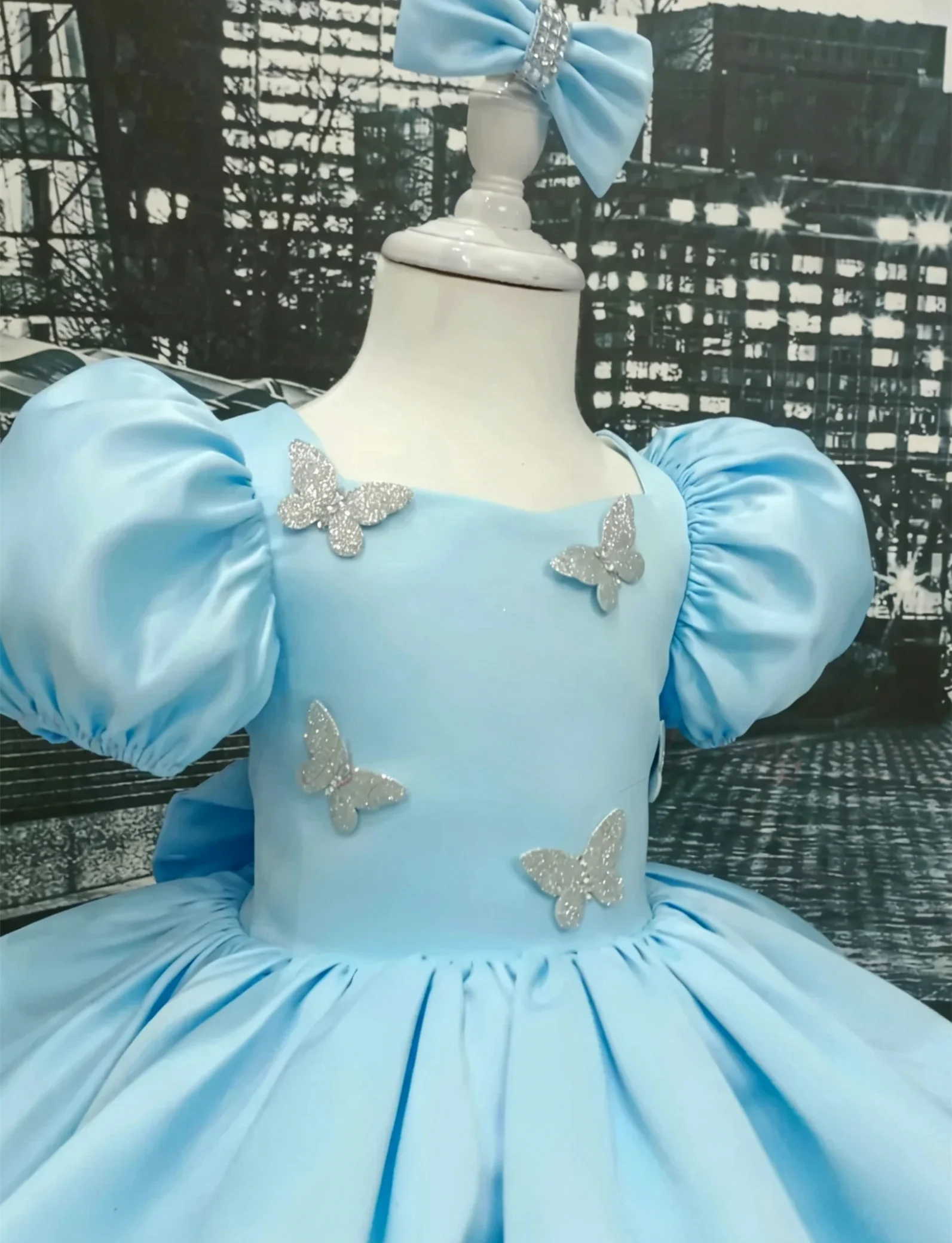 Princess Customized Flower Girl Dress For Wedding Puff Sleeves Bow Satin Knee Lenght Kids Birthday Party First Communion Gown
Princess Customized Flower Girl Dress For Wedding Puff Sleeves Bow Satin Knee Lenght Kids Birthday Party First Communion Gown
