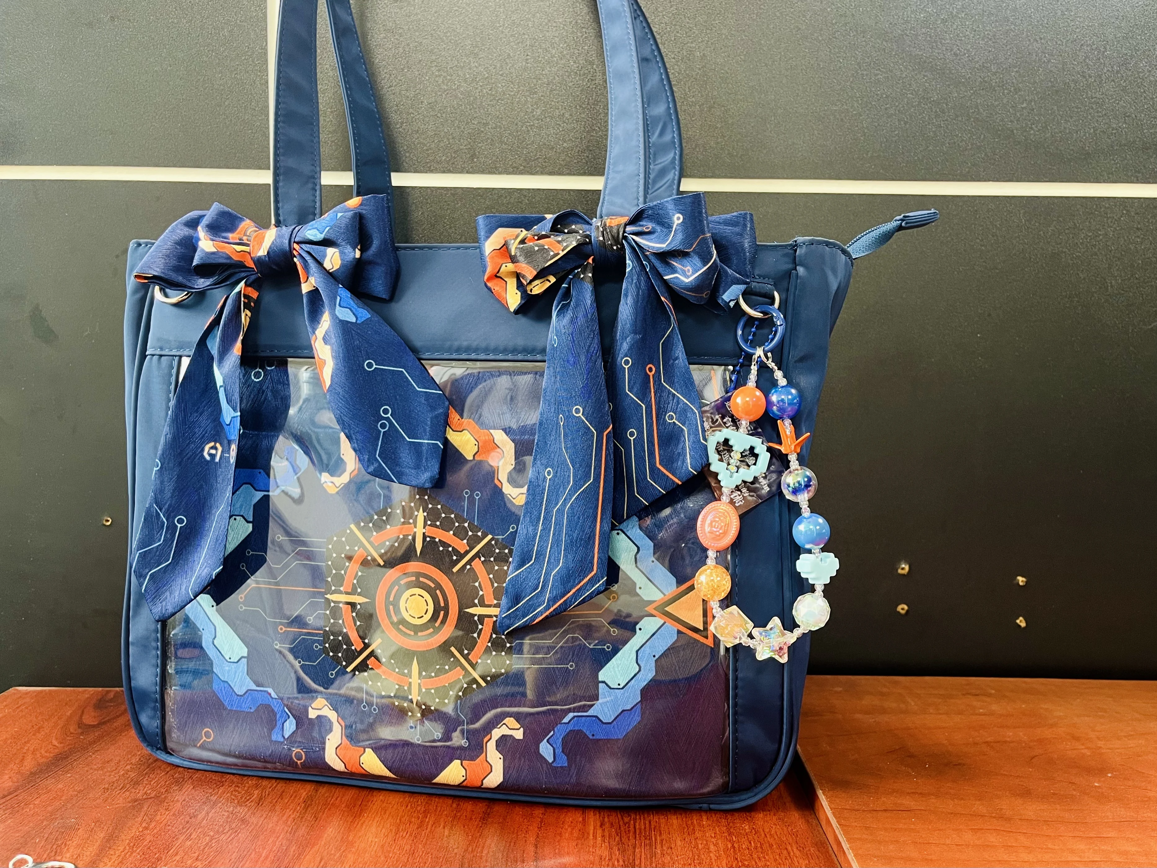 Игра «Любовь и глубокий косплей», повязка на голову для косплея, квадратный шарф, талисман, студенческий аксессуар на Хэллоуин, подарок для фанатов
Игра «Любовь и глубокий косплей», повязка на голову для косплея, квадратный шарф, талисман, студенческий аксессуар на Хэллоуин, подарок для фанатов