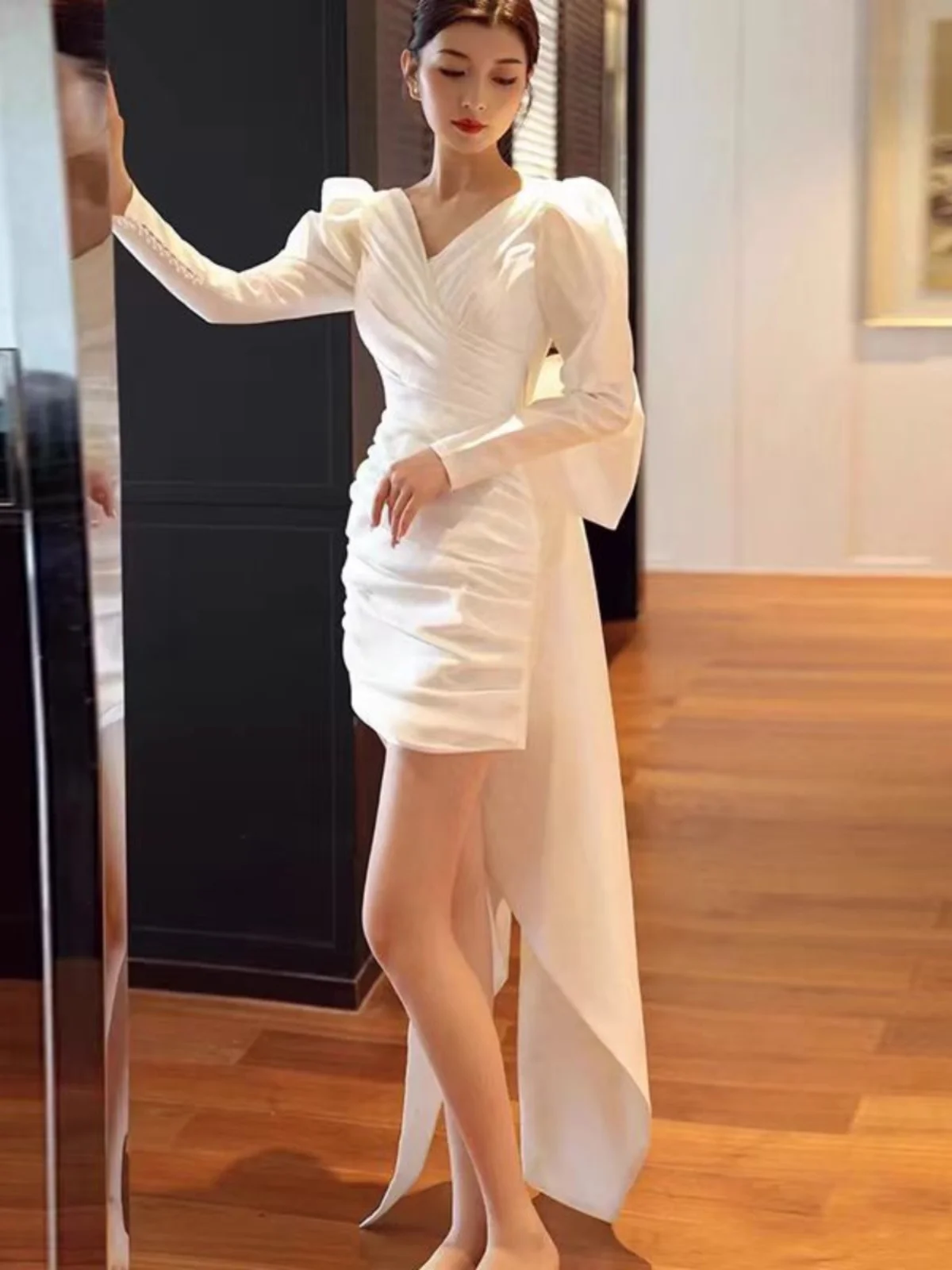 White Satin Long Sve Bal Simple Wedding Dr for Engagement Registration Evening Gown Women's Faion Ele Sle
White Satin Long Sve Bal Simple Wedding Dr for Engagement Registration Evening Gown Women's Faion Ele Sle