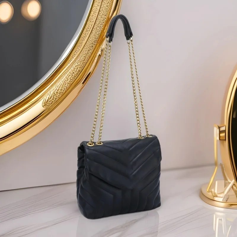 European and American fashion bags, shoulder crossbody handbags, women's handbags, flap chain bags.
European and American fashion bags, shoulder crossbody handbags, women's handbags, flap chain bags.