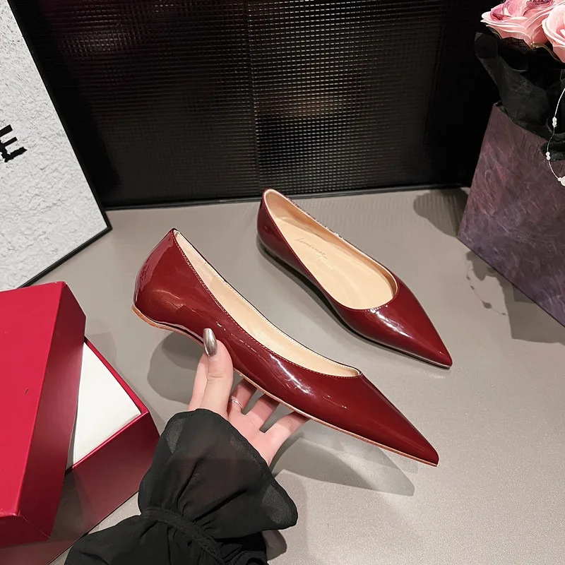 Ladies' inner height increase 3CM flat sole single shoe patent leather solid color versatile casual shallow mouth single shoe
Ladies' inner height increase 3CM flat sole single shoe patent leather solid color versatile casual shallow mouth single shoe