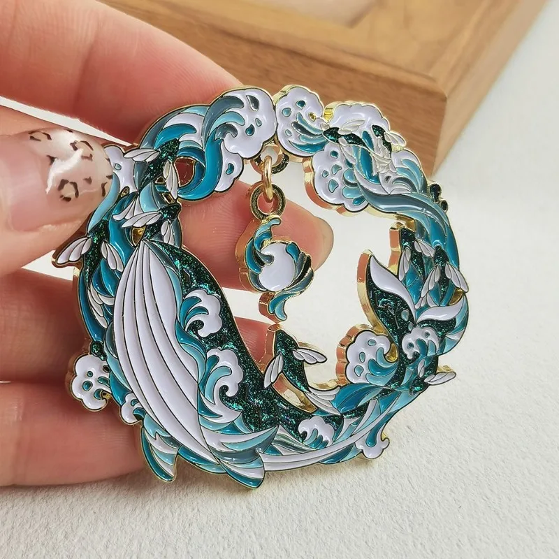 2026Hot New Premium Kawaii Glittery Whale Ocean Waves Metal Enamel Pins Badge Brooch Backpack Jacket Hat Decor Collectible Gifts
2026Hot New Premium Kawaii Glittery Whale Ocean Waves Metal Enamel Pins Badge Brooch Backpack Jacket Hat Decor Collectible Gifts