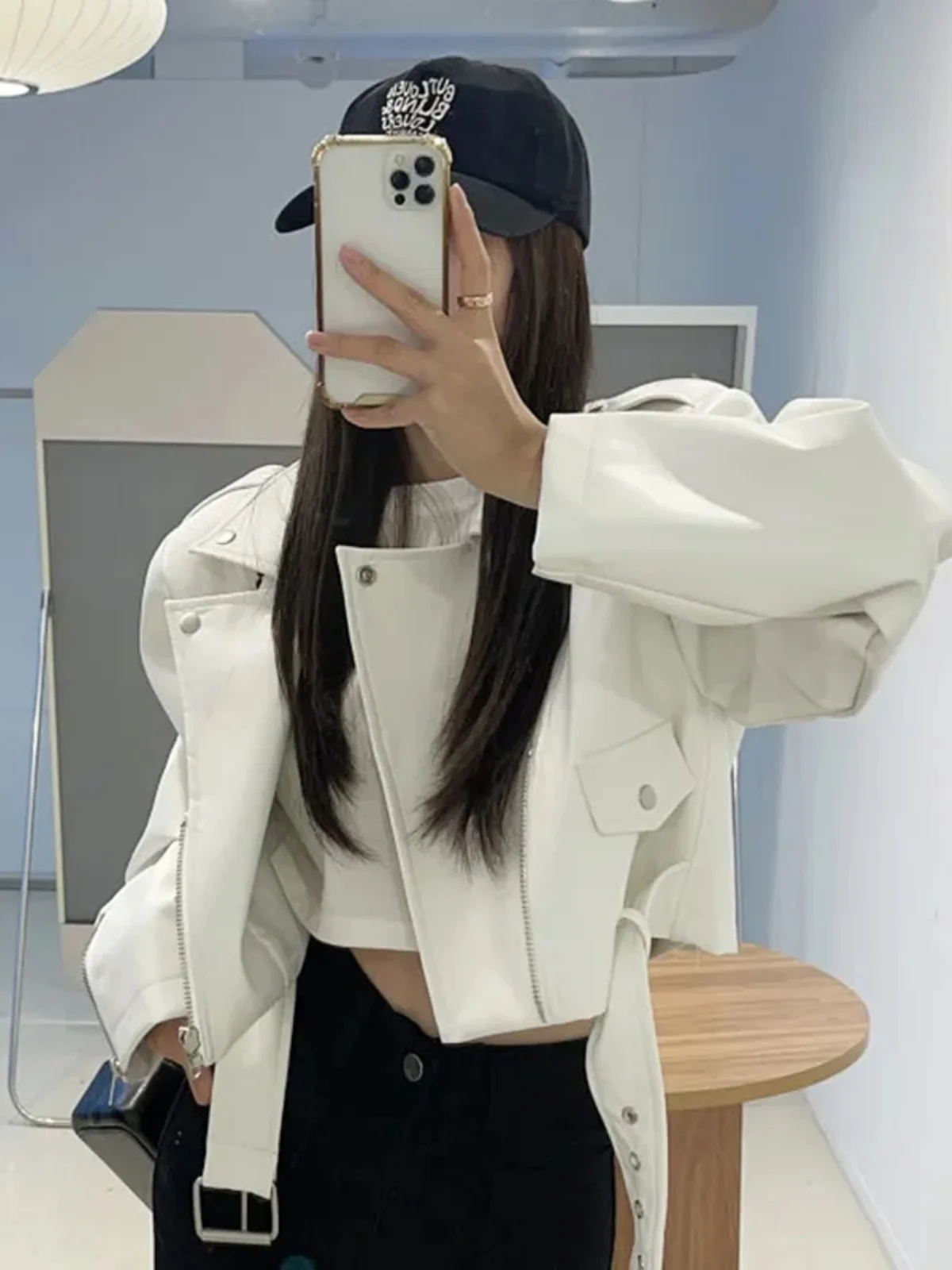 Chic Spring Autumn Hong Kong Style Retro Suit Collar Short Motorcycle PU Leather Jacket Women's Waist Cinched Coat with Big P...
Chic Spring Autumn Hong Kong Style Retro Suit Collar Short Motorcycle PU Leather Jacket Women's Waist Cinched Coat with Big P...