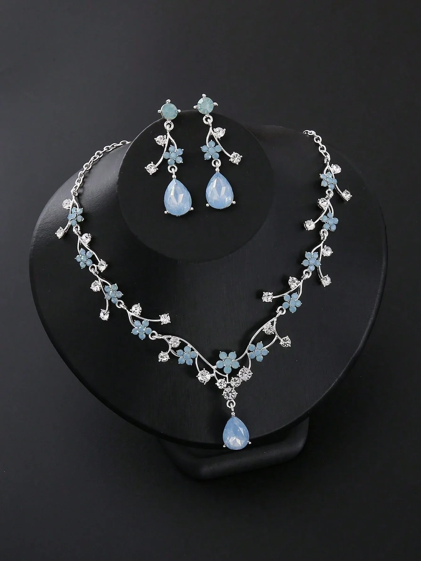 Elegant Light Blue Crystal Floral Vine Necklace And Earring Set For Women Evening Wedding
Elegant Light Blue Crystal Floral Vine Necklace And Earring Set For Women Evening Wedding