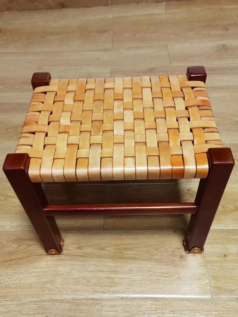 Modern light luxury low stool, first-layer cowhide , dressing , shoe change , retro cowhide solid wood
Modern light luxury low stool, first-layer cowhide , dressing , shoe change , retro cowhide solid wood