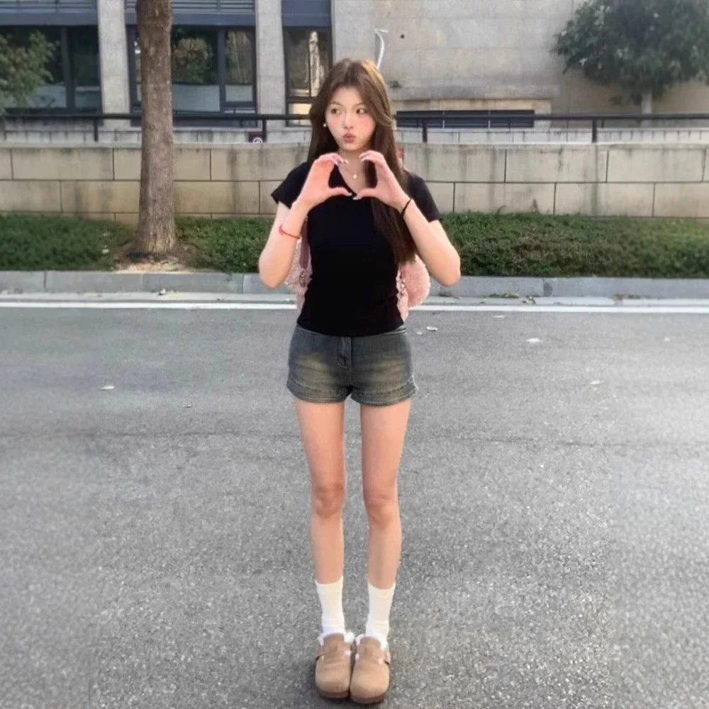 American-style sexy slim-fit denim ultra-short shorts for womennew spring-summer vintage high-waisted slimming bodycon hot pants
American-style sexy slim-fit denim ultra-short shorts for womennew spring-summer vintage high-waisted slimming bodycon hot pants