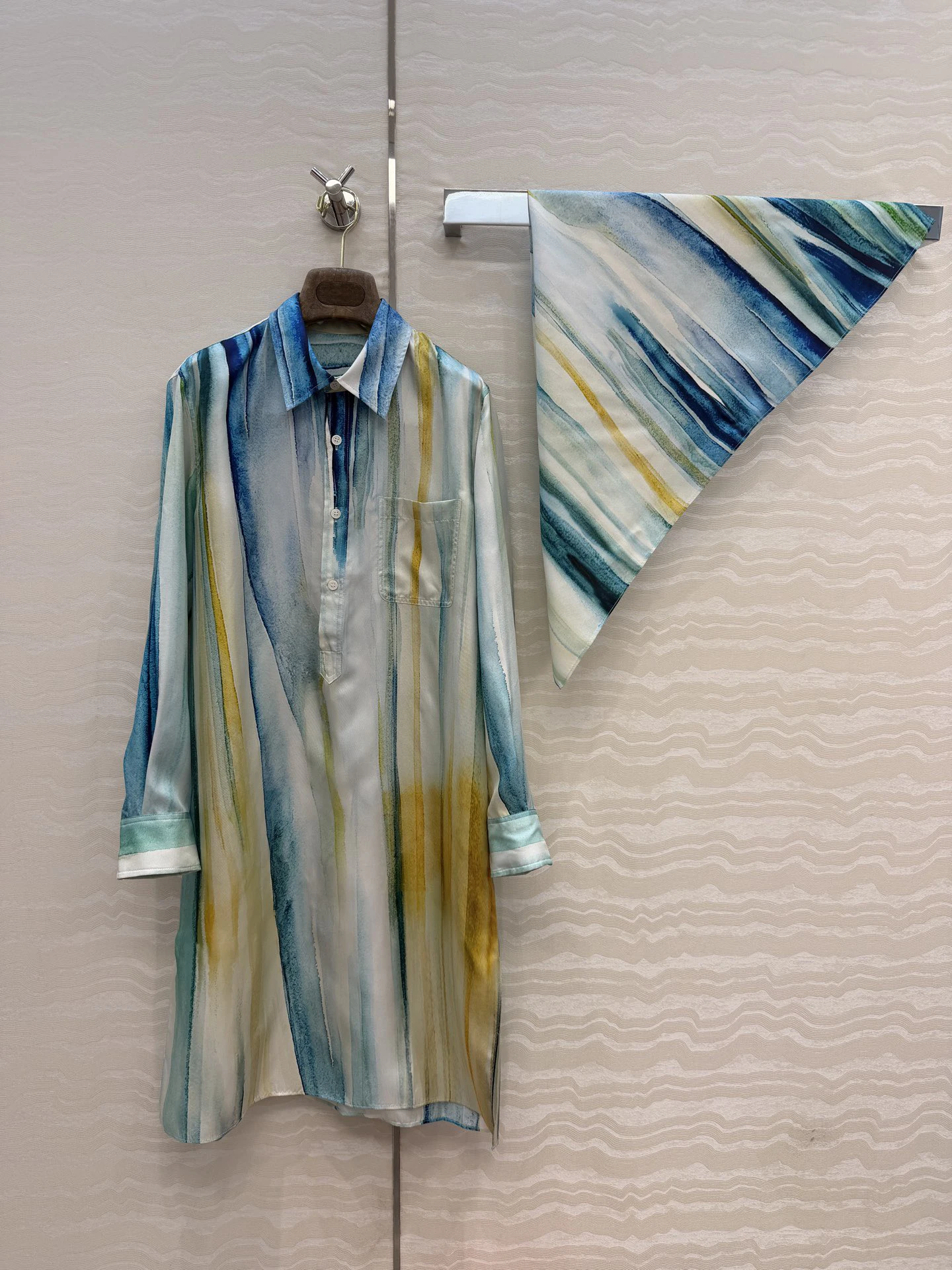 2026 Summer New Women's Silk Dress, Long Sleeve Ink Painting Color Printed Dress with Silk Square Towel, 100% Silk, High Quality
2026 Summer New Women's Silk Dress, Long Sleeve Ink Painting Color Printed Dress with Silk Square Towel, 100% Silk, High Quality