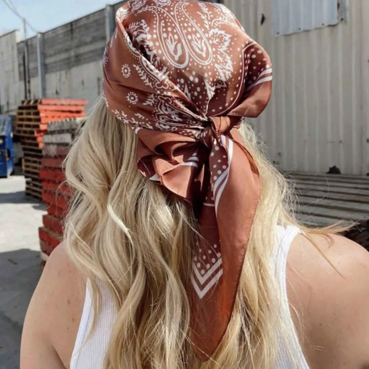 New Cashew Flower Pattern Silk Square Scarf Women Neck Hair Tie Band Satin Headscarf HandKerchief Bandanas Female Foulard
New Cashew Flower Pattern Silk Square Scarf Women Neck Hair Tie Band Satin Headscarf HandKerchief Bandanas Female Foulard