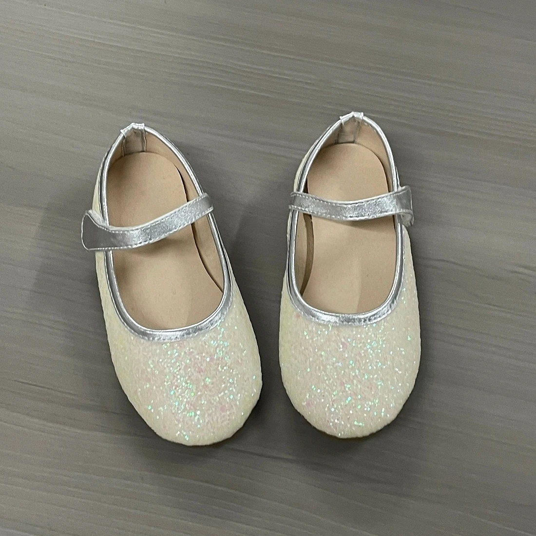 Xingliupi Simple Princess Shoes Fashion Dressing Shallow Mouth Travel Camping Performance Girls' Shoes Special Greet Leather
Xingliupi Simple Princess Shoes Fashion Dressing Shallow Mouth Travel Camping Performance Girls' Shoes Special Greet Leather