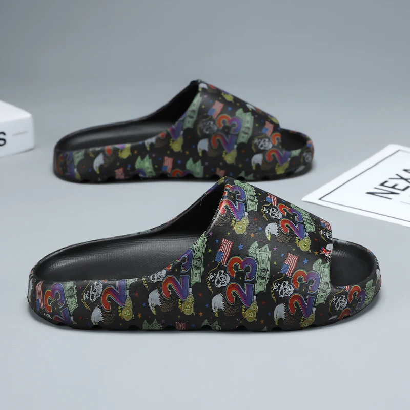 Новые милые шлепанцы с мультяшным принтом, повседневная быстросохнущая обувь без шнуровки, удобные домашние сандалии, мужские садовые тапочки высокого качества 
Новые милые шлепанцы с мультяшным принтом, повседневная быстросохнущая обувь без шнуровки, удобные домашние сандалии, мужские садовые тапочки высокого качества
