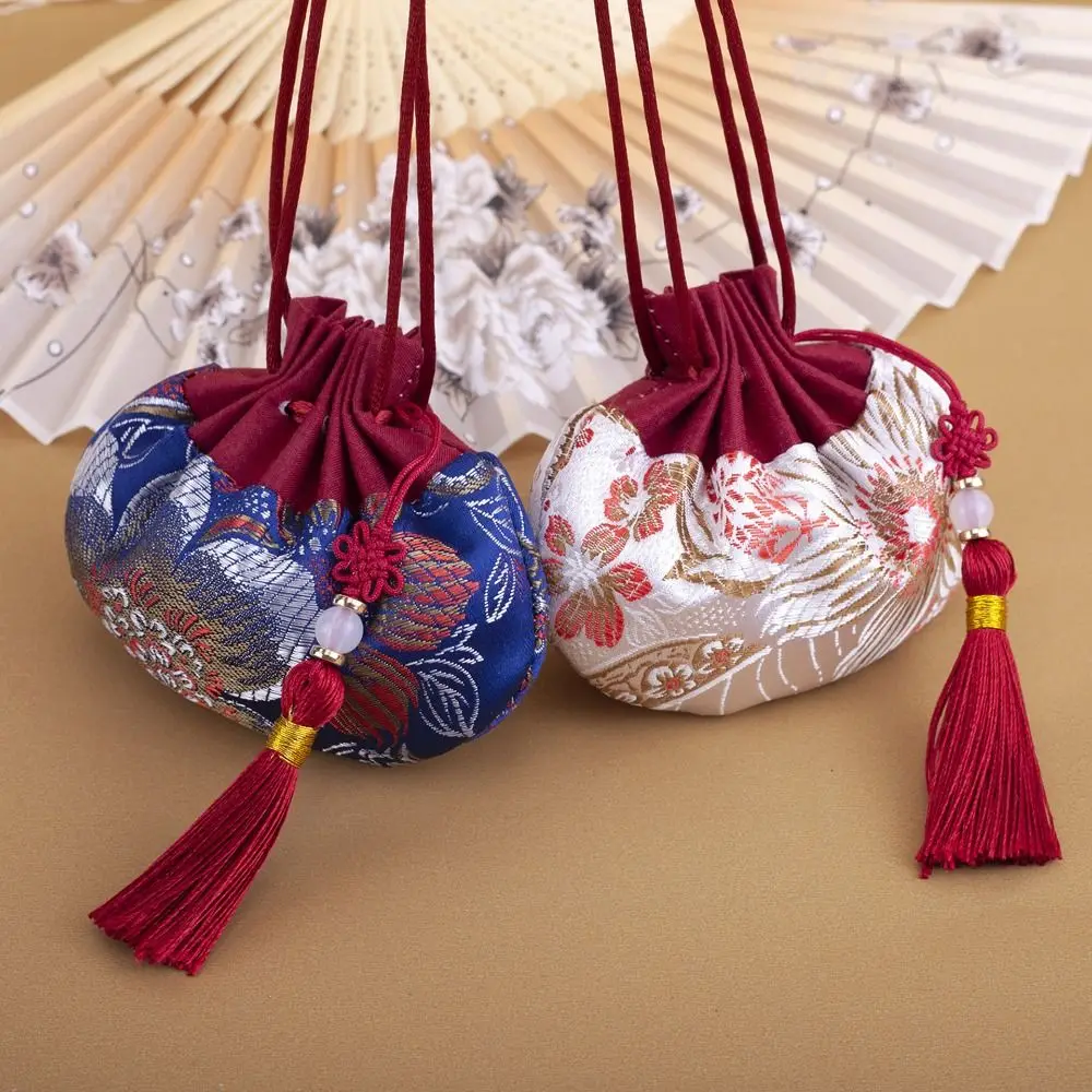 Dragon Boat Festival Bag Flower Embroidery Sachet Retro Pattern Jewelry Packaging Jewelry Storage Bag Brocade Small Pouch
Dragon Boat Festival Bag Flower Embroidery Sachet Retro Pattern Jewelry Packaging Jewelry Storage Bag Brocade Small Pouch