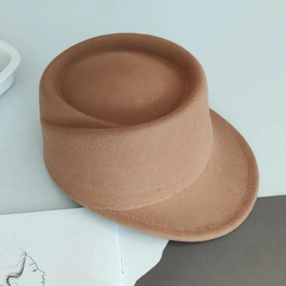 Модный цилиндр из 100% шерсти для женщин, регулируемая теплая шерстяная шляпа, элегантные шляпы-федоры в стиле ретро, повседневная одежда
Модный цилиндр из 100% шерсти для женщин, регулируемая теплая шерстяная шляпа, элегантные шляпы-федоры в стиле ретро, повседневная одежда