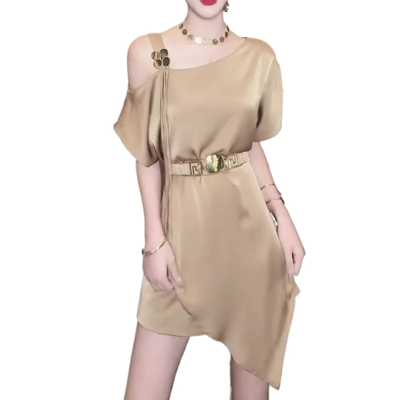 Summer Fashion Young High-end Temperament Commuter Elegant Irregular Belt Waist Thin Off-the-shoulder Top Shorts Two-piece Set
Summer Fashion Young High-end Temperament Commuter Elegant Irregular Belt Waist Thin Off-the-shoulder Top Shorts Two-piece Set