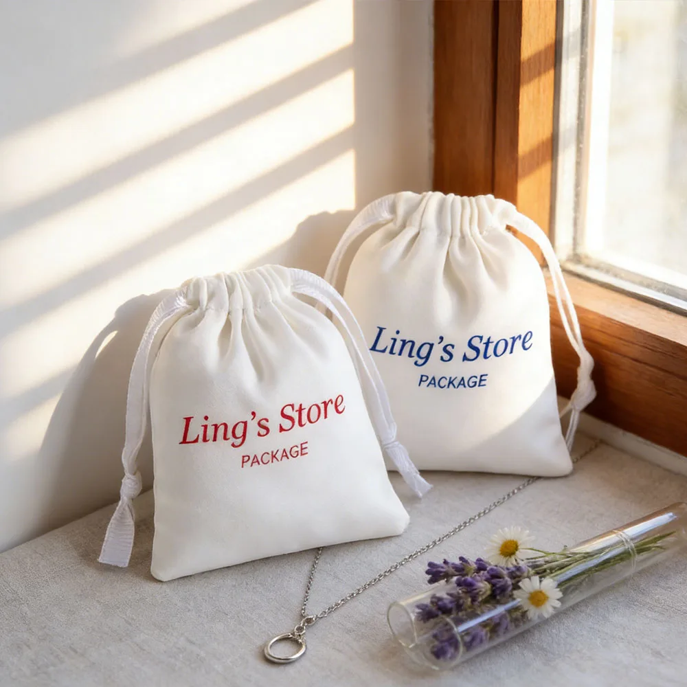 100 шт. подарочных мешочков из белого шелкового атласа с логотипом на заказ, для ювелирных изделий, свадебных подарков, конфет, упаковки, органайзеров для косметики и ожерелий
100 шт. подарочных мешочков из белого шелкового атласа с логотипом на заказ, для ювелирных изделий, свадебных подарков, конфет, упаковки, органайзеров для косметики и ожерелий