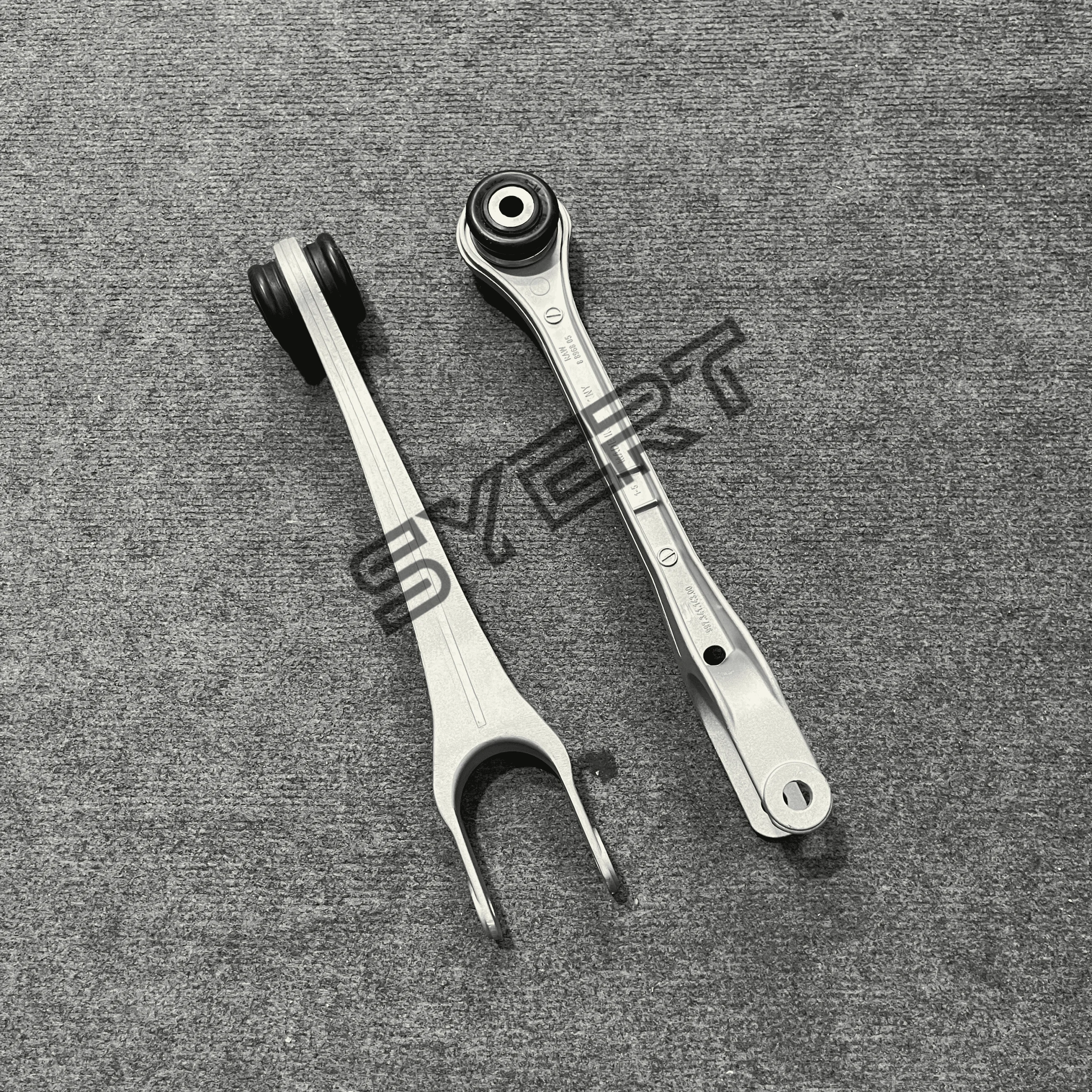 Front Suspension Control Arm 99734104300 99734104302 For Porsche 911 997 Boxster Cayman 987 S/Turbo S/GTS 2006-2012
Front Suspension Control Arm 99734104300 99734104302 For Porsche 911 997 Boxster Cayman 987 S/Turbo S/GTS 2006-2012