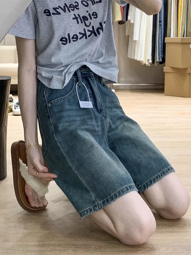 Большие размеры, широкие джинсы в американском стиле ретро, женские тонкие свободные утягивающие джинсы с пятью четверками, прямой крой и средней талией
Большие размеры, широкие джинсы в американском стиле ретро, женские тонкие свободные утягивающие джинсы с пятью четверками, прямой крой и средней талией