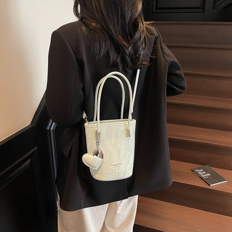 Trendy Versatile Women's PU Leather Single Shoulder Crossbody Bucket Bag Simple Casual Commuting Outdoor Storage Bags
Trendy Versatile Women's PU Leather Single Shoulder Crossbody Bucket Bag Simple Casual Commuting Outdoor Storage Bags