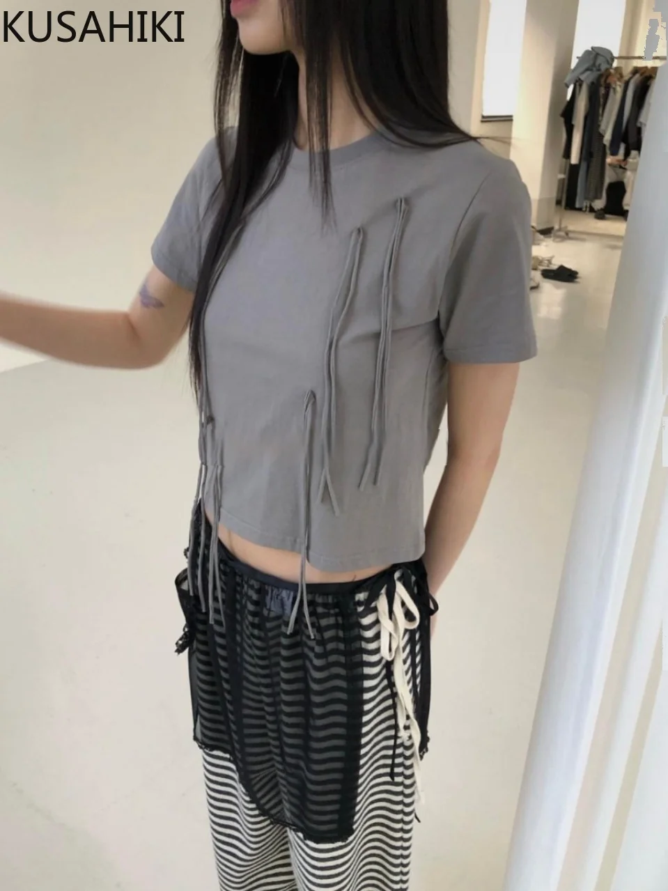 KUSAHIKI Korean Version Street Slimming Bow Tie Versatile Short Sleeve T-shirt 2024 Sumemr Spicy Girl New Y2k Top
KUSAHIKI Korean Version Street Slimming Bow Tie Versatile Short Sleeve T-shirt 2024 Sumemr Spicy Girl New Y2k Top