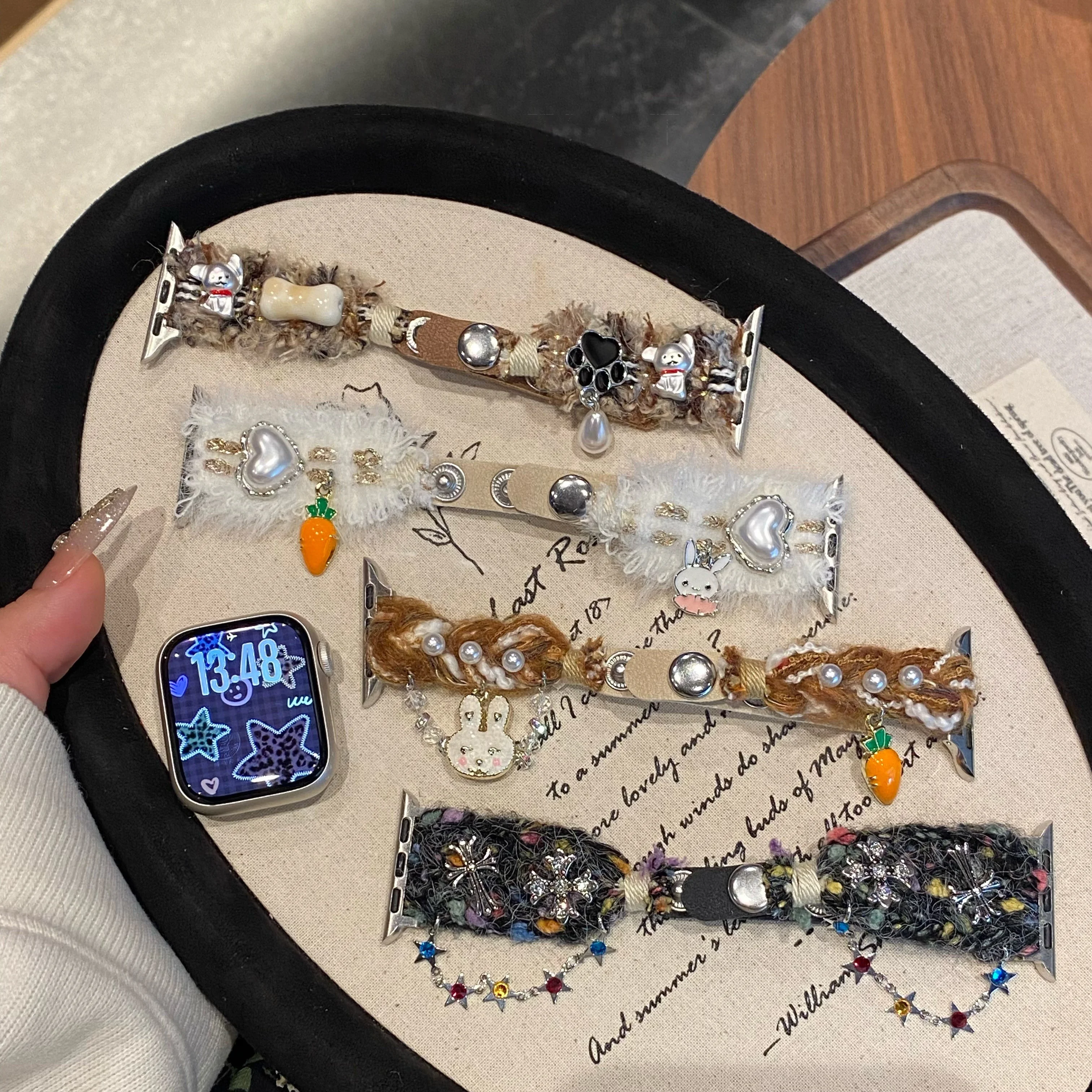 Осенне-зимний плюшевый ремешок для iWatch 38 мм, 40 мм, 41 мм, 42 мм, 44 мм, 45 мм, 49 мм, модный ремешок
Осенне-зимний плюшевый ремешок для iWatch 38 мм, 40 мм, 41 мм, 42 мм, 44 мм, 45 мм, 49 мм, модный ремешок