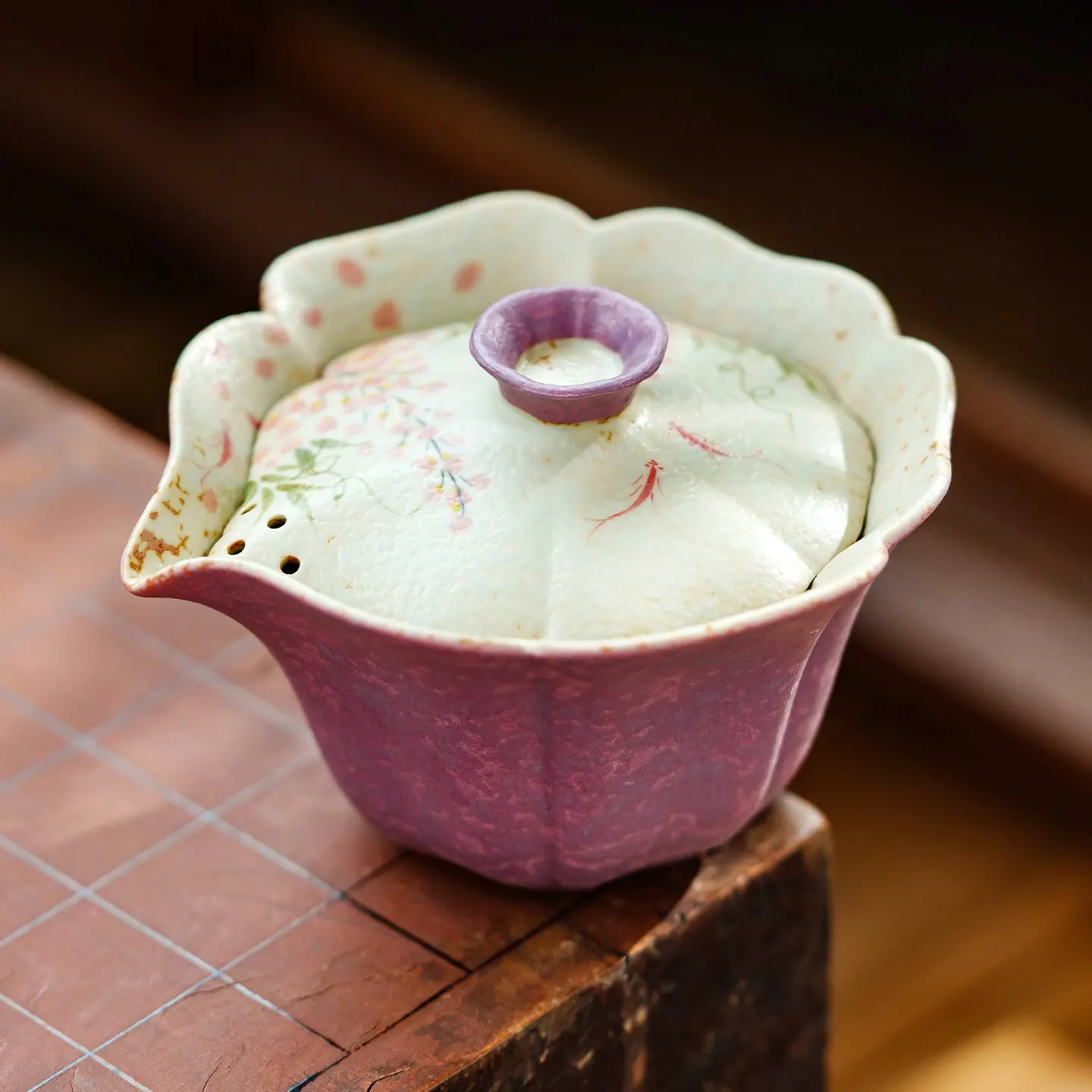 YFY hand-painted wisteria carp ceramic hand-grasping pot, teapot to make tea, household tea set is not hot, single
YFY hand-painted wisteria carp ceramic hand-grasping pot, teapot to make tea, household tea set is not hot, single