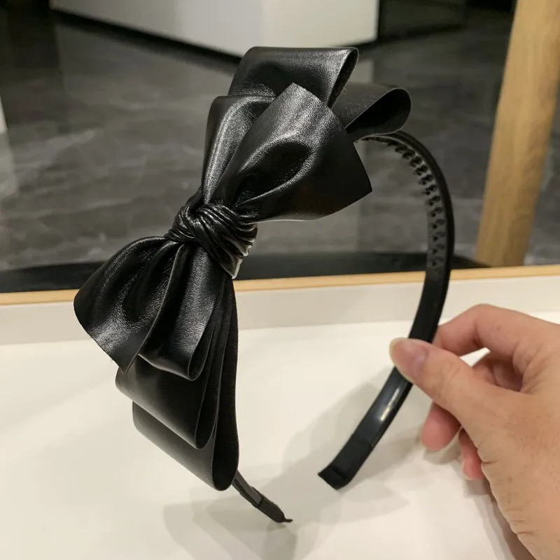 Fashionable Non Slip Toothed Headband PU Leather Bow Hairband Sweet Fairy Hair Accessories for Women
Fashionable Non Slip Toothed Headband PU Leather Bow Hairband Sweet Fairy Hair Accessories for Women